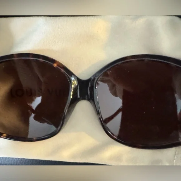 LOUIS VUITTON Iris Sunglasses Brown - Picture 7 of 11